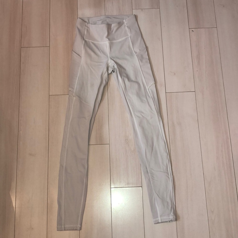 white lulu lemon leggings
